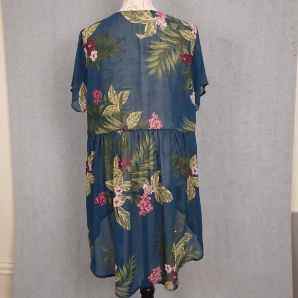 Torrid | Button Up Sheer Top Blouse Women Tropical Floral Hi-Lo | Size 1X - Picture 5 of 8